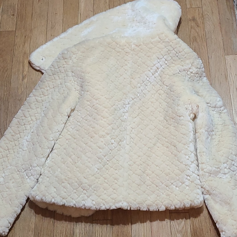 NWOT Non-Fur Animal Free Jacket - Picture 10 of 11